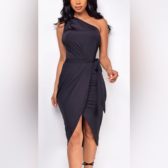 Emprada Dresses & Skirts - Celyn One Shoulder Dress- NWT- SIZE 2X- Original price $79